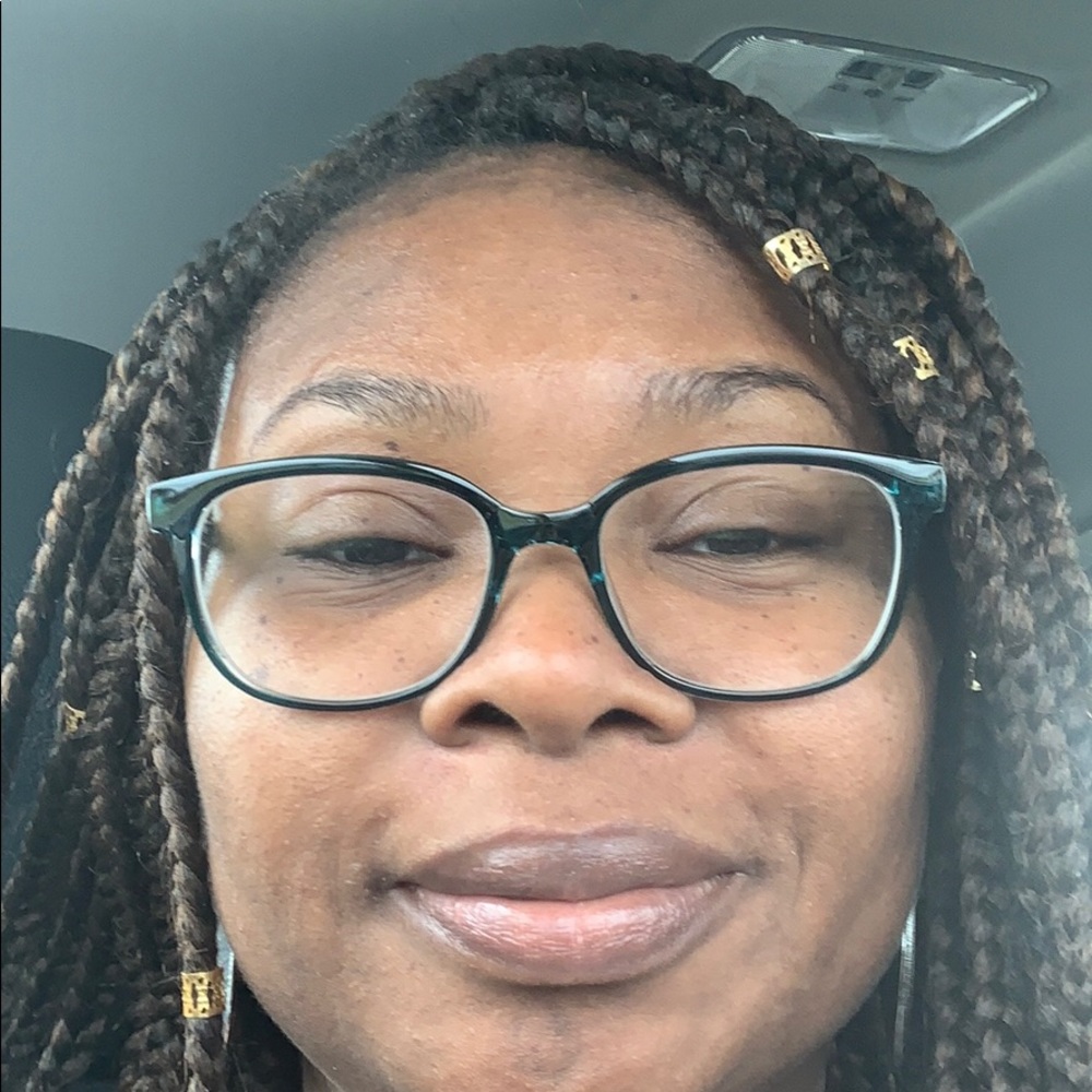 Meet your Posher, Lacreshia